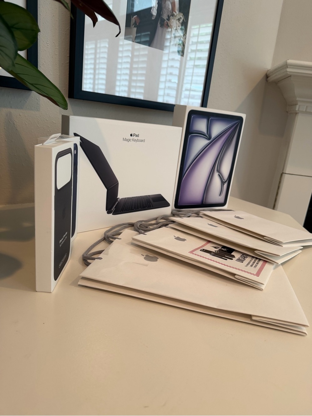 Authentic Apple packaging bundle iPad Air, Magic Keyboard, iPhone 16 max cases - Picture 3 of 4